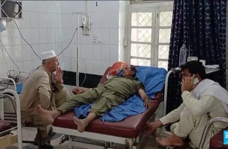 At least 15 killed in car bomb attack on northwest Pakistan checkpoint