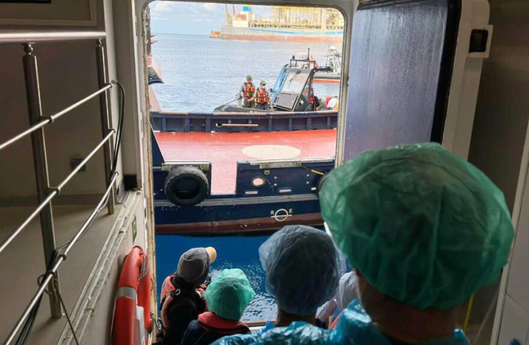 Live: Spanish passengers begin evacuating hantavirus-hit cruise ship, other nationalities to follow
