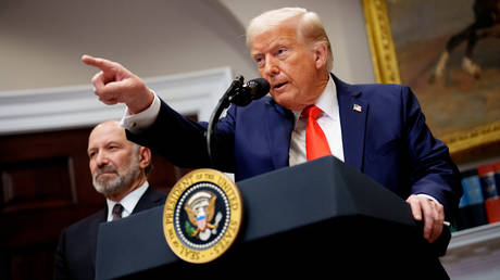 Trump warns US faces Spain-style migrant invasion